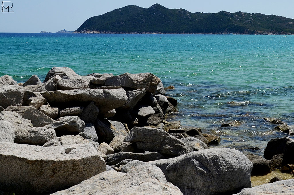 Rocce ignee Spiagge San Pietro: Marmi che non son marmi e graniti che non sono graniti