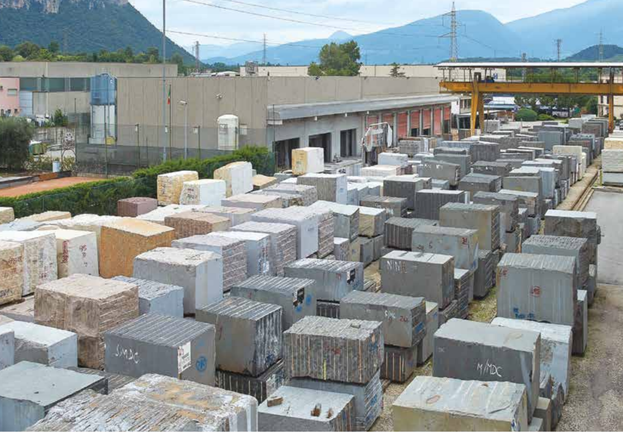 Marmi Rossi granite blocks