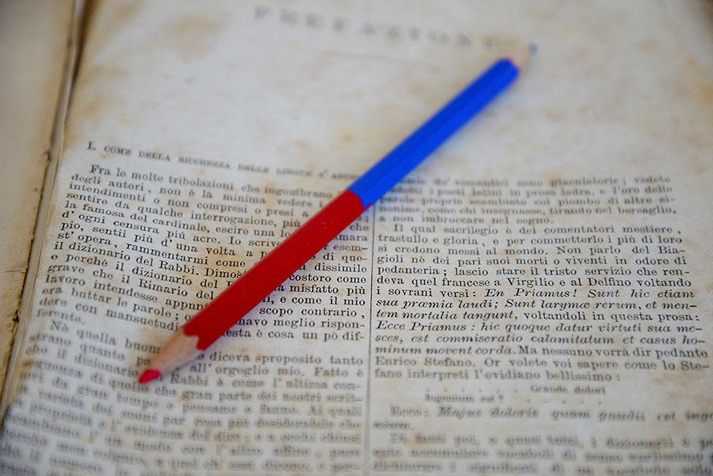 matita bicolore libro antico