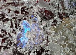 Labradorite: magia di riflessi e giochi di luce