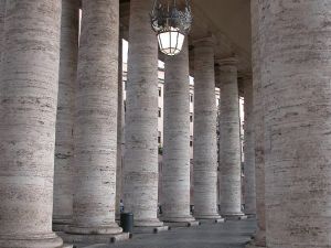 Dettaglio colonne San Pietro in Travertino Romano