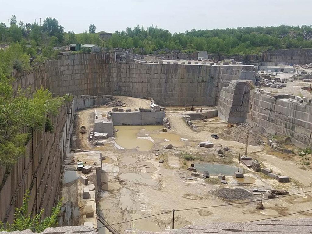 impala black granite quarry